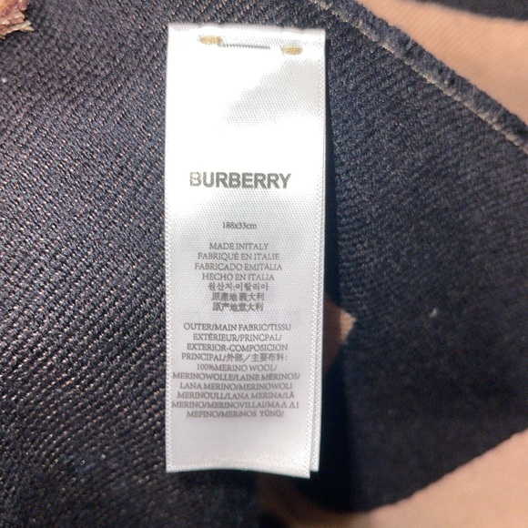 BURBERRY SCARF - Picture 7 of 8